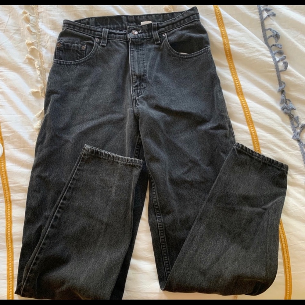Levi Women’s black high waisted mom Jean W 30 L 34
